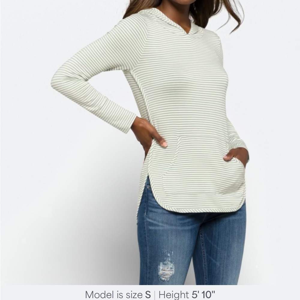 Market & Spruce 
Milania French Terry Curved
Hem Hoodie